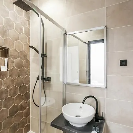 189 Nine - Superb In Paris